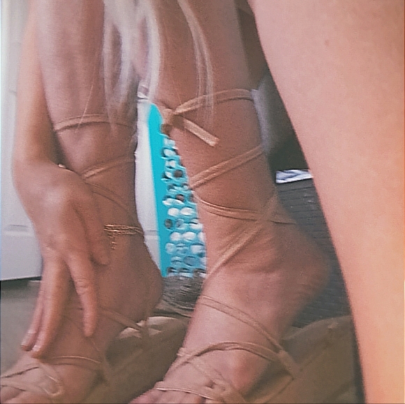 Tie up platforms - Picture 2 of 2